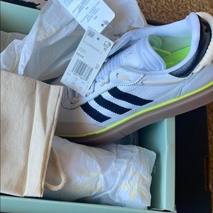 Ivy Park supersleek 72 white/green size 12 woman’s